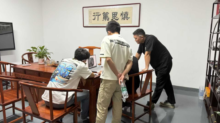 本月新增12臺標(biāo)準(zhǔn)機(jī)補(bǔ)充產(chǎn)能 提升出貨速度